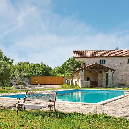 Holiday home Stunning In With Sauna Bicici